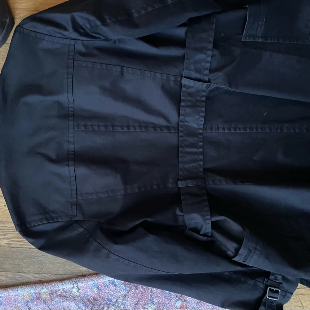 Burberry Black Classic Trench Coat with Signature Check Lining - Picture 8 of 15